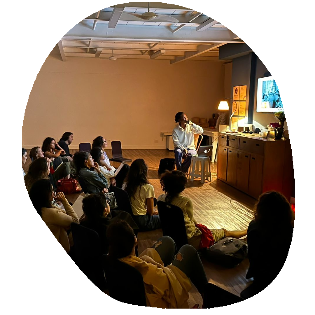 Leia mais sobre o artigo Tessituras com a artista Mari Fraga